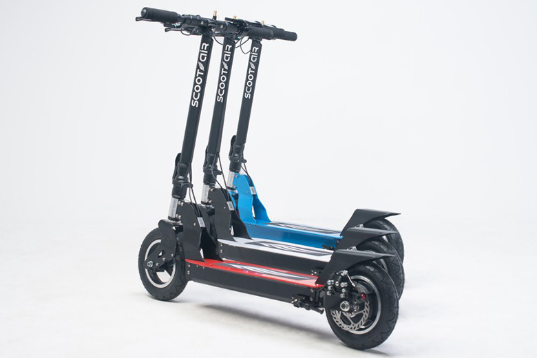 הגלגלים של קורקינט חשמלי scootair-wideboard בשלושה צבעים