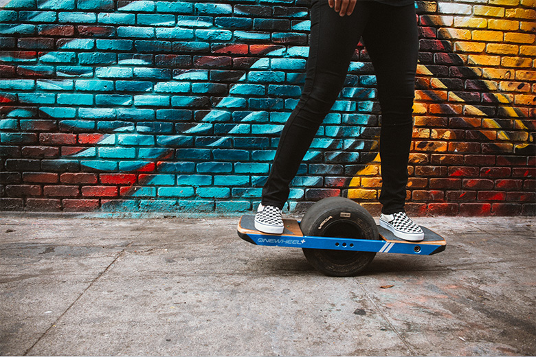 onewheel סקטייבורד עם גלגל אחד